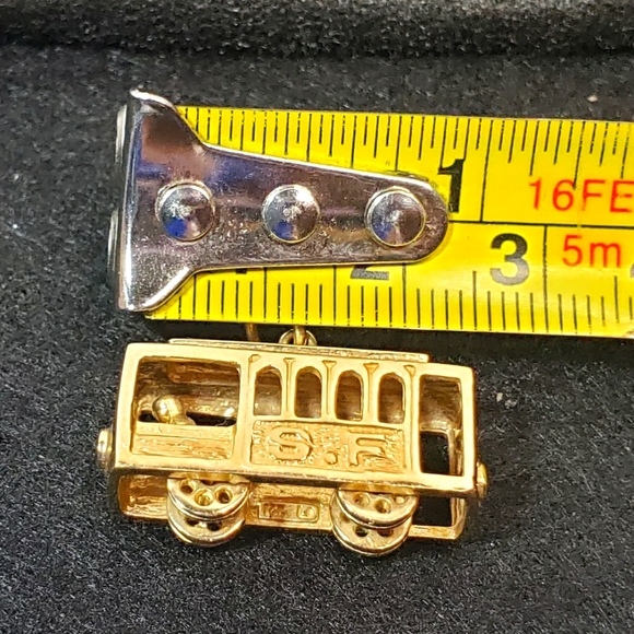 14kt Yellow Gold 3D SF Cable Car Pendant w/ moving Driver & Wheels - Picture 8 of 9